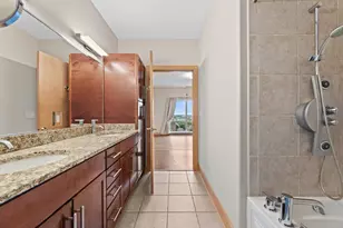 1550 E Royall Pl, Milwaukee, WI 53202 - Photo 16
