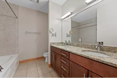 1550 E Royall Pl #1112, Milwaukee, WI 53202 - Photo 14