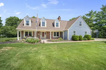 149  Hickory Dr, Delafield, WI 53018 - Photo 1