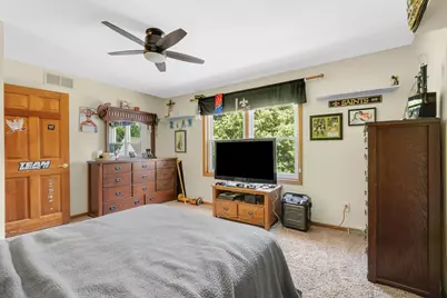 149  Hickory Dr, Delafield, WI 53018 - Photo 18