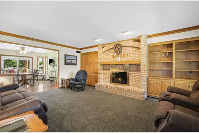 149  Hickory Dr, Delafield, WI 53018 - Photo 4