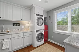 1421 N Humboldt Ave, Milwaukee, WI 53202 - Photo 30
