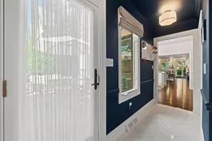 1421 N Humboldt Ave, Milwaukee, WI 53202 - Photo 16