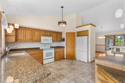 6871 S Dory Dr, Franklin, WI 53132 - Photo 12