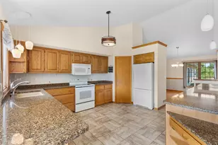 6871 S Dory Dr, Franklin, WI 53132 - Photo 12