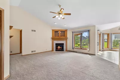 6871 S Dory Dr, Franklin, WI 53132 - Photo 16