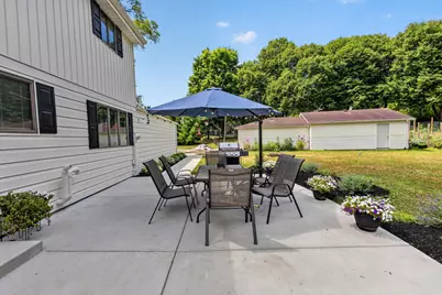 N8W27232  Woodridge Ln, Pewaukee, WI 53188 - Photo 32
