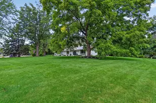 N8W27232 Woodridge Ln, Pewaukee, WI 53188 - Photo 34