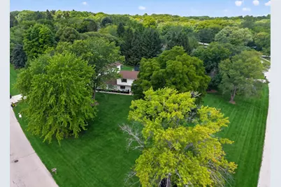 N8W27232  Woodridge Ln, Pewaukee, WI 53188 - Photo 40