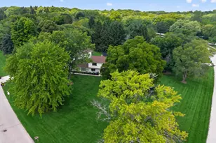 N8W27232 Woodridge Ln, Pewaukee, WI 53188 - Photo 40