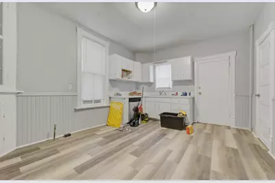 1125 E Clarke St, Milwaukee, WI 53212 - Photo 8