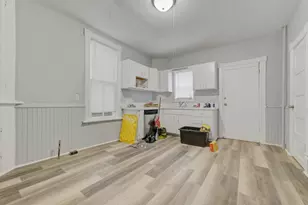 1125 E Clarke St, Milwaukee, WI 53212 - Photo 8