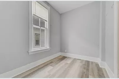 1125 E Clarke St, Milwaukee, WI 53212 - Photo 12
