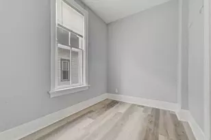 1125 E Clarke St, Milwaukee, WI 53212 - Photo 12