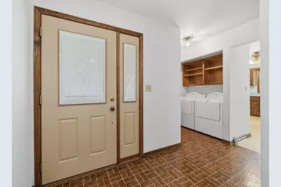 2234  Yvonne St, Waukesha, WI 53188 - Photo 6