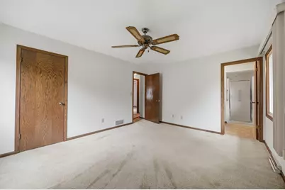 2234  Yvonne St, Waukesha, WI 53188 - Photo 30