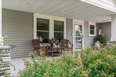 264  Crestwood Ln, Onalaska, WI 54650 - Photo 4