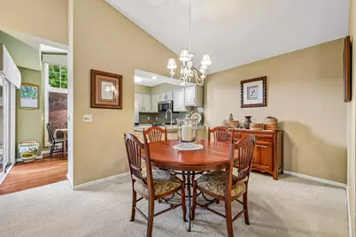 9079  Westlake Dr, Greendale, WI 53129 - Photo 10