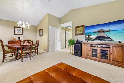 9079  Westlake Dr, Greendale, WI 53129 - Photo 8