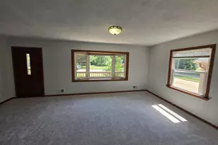 1425 S Rock Pl, New Berlin, WI 53151 - Photo 4