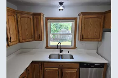 1425 S Rock Pl, New Berlin, WI 53151 - Photo 24