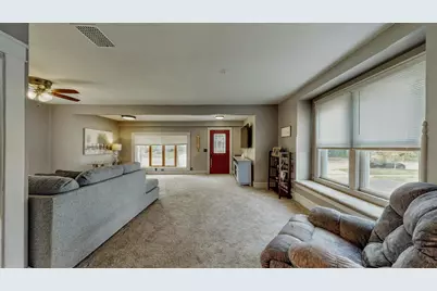 713  Charles St, Fort Atkinson, WI 53538 - Photo 2