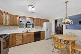 5533 Cambridge Ln, Racine, WI 53406 - Photo 8