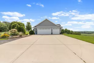 W1967 Mystic Ct, Ixonia, WI 53036 - Photo 40