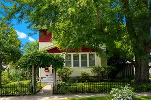 339 21st St, La Crosse, WI 54601 - Photo 2