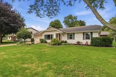 16010 W Cynthia Dr, New Berlin, WI 53151 - Photo 2