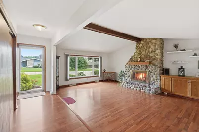 16010 W Cynthia Dr, New Berlin, WI 53151 - Photo 4