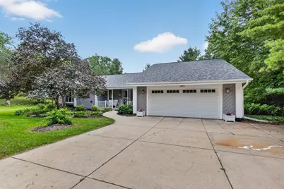 N71W27107  Meadow Wood Ln, Lisbon, WI 53089 - Photo 2