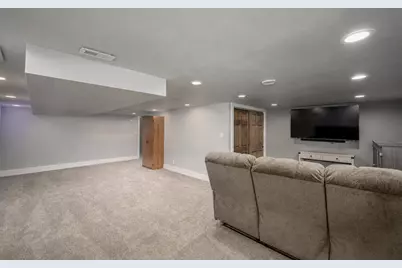 8560 S Sharon Dr, Oak Creek, WI 53154 - Photo 22