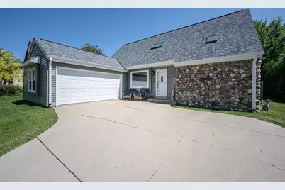 8560 S Sharon Dr, Oak Creek, WI 53154 - Photo 2
