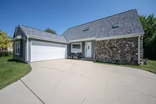 8560 S Sharon Dr, Oak Creek, WI 53154 - Photo 2