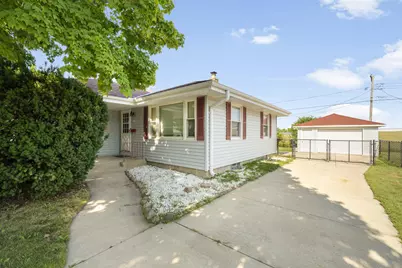 5462 N 103rd St, Milwaukee, WI 53225 - Photo 2