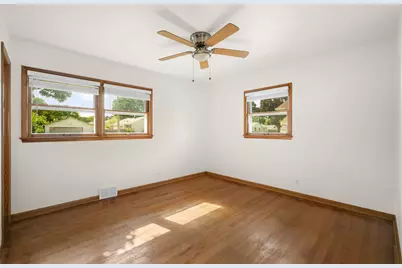 5462 N 103rd St, Milwaukee, WI 53225 - Photo 16