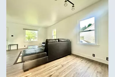 5037 N 74th St, Milwaukee, WI 53209 - Photo 12
