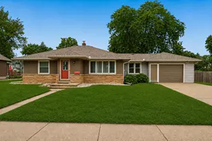 136 S Maple St, Oconomowoc, WI 53066 - Photo 1