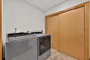 601 E Erie St, Milwaukee, WI 53202 - Photo 42
