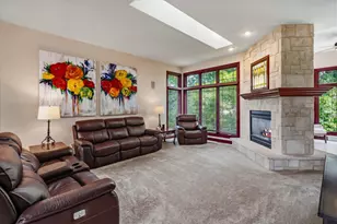 W144N9912 Sun Valley Trail, Germantown, WI 53022 - Photo 6