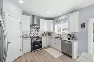 2518 Marie Cir, Waukesha, WI 53189 - Photo 8