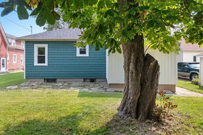 626 S 20th St, Manitowoc, WI 54220 - Photo 24