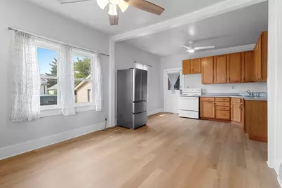 626 S 20th St, Manitowoc, WI 54220 - Photo 4