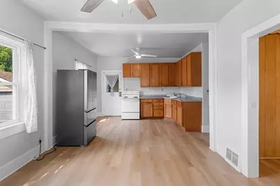 626 S 20th St, Manitowoc, WI 54220 - Photo 6