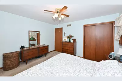 3220 S 82nd Ct, Milwaukee, WI 53219 - Photo 14
