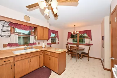 3220 S 82nd Ct, Milwaukee, WI 53219 - Photo 10