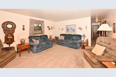 3220 S 82nd Ct, Milwaukee, WI 53219 - Photo 4