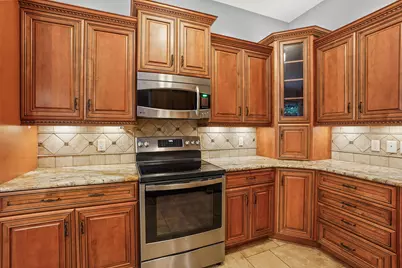 122  Howell Ave, Waukesha, WI 53188 - Photo 8