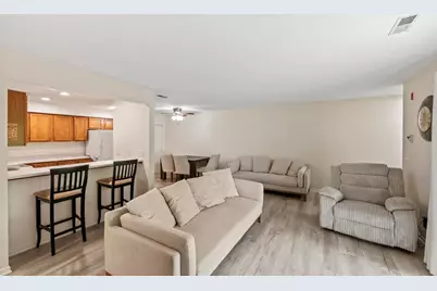 1097  Quinlan Dr #Unit D, Pewaukee, WI 53072 - Photo 8